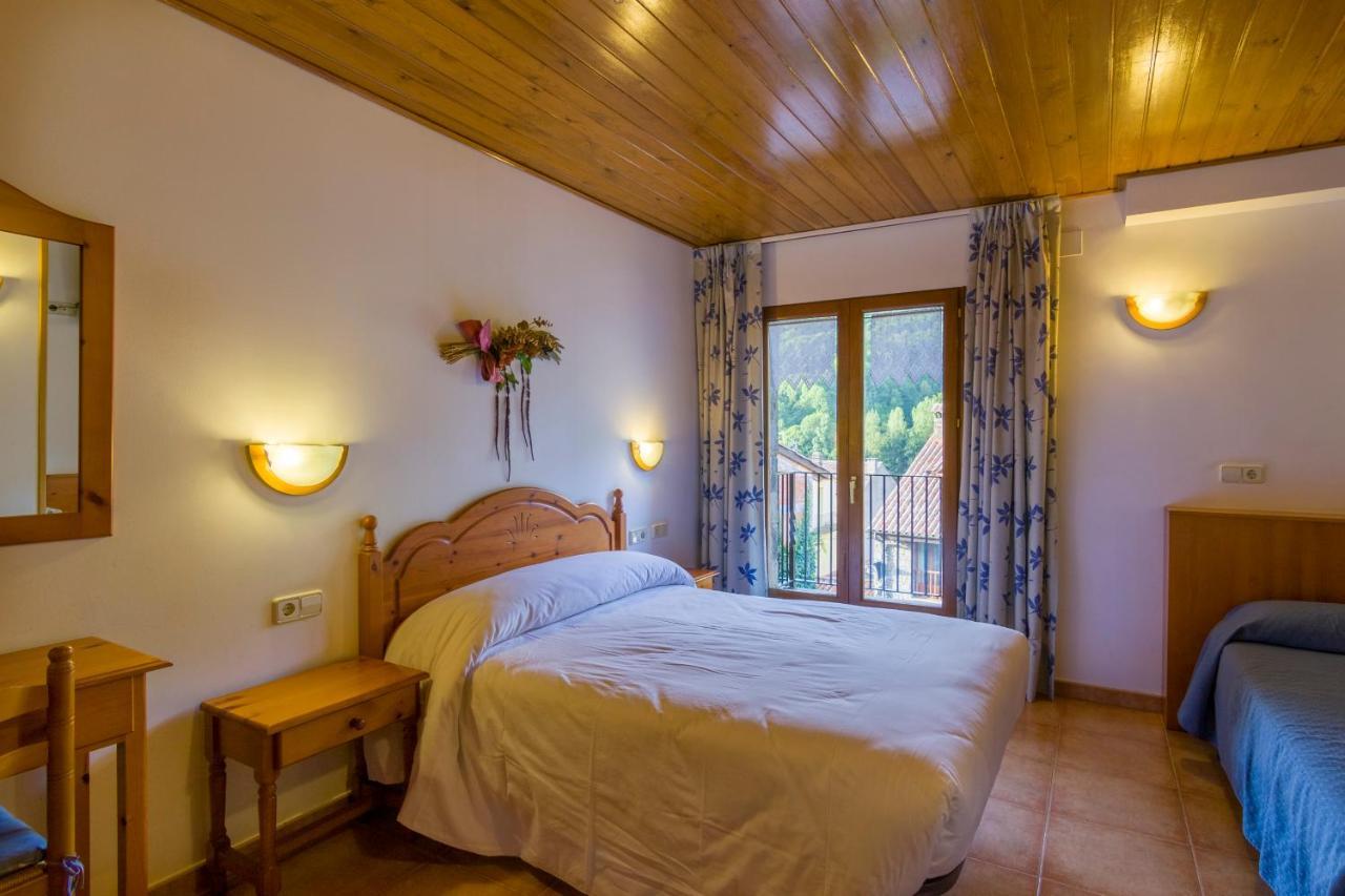 Hostal Cal Mestre Vilallonga de Ter Luaran gambar