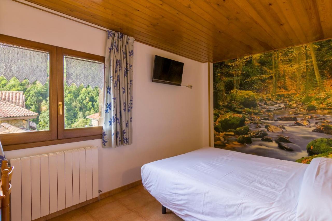 Hostal Cal Mestre Vilallonga de Ter Luaran gambar