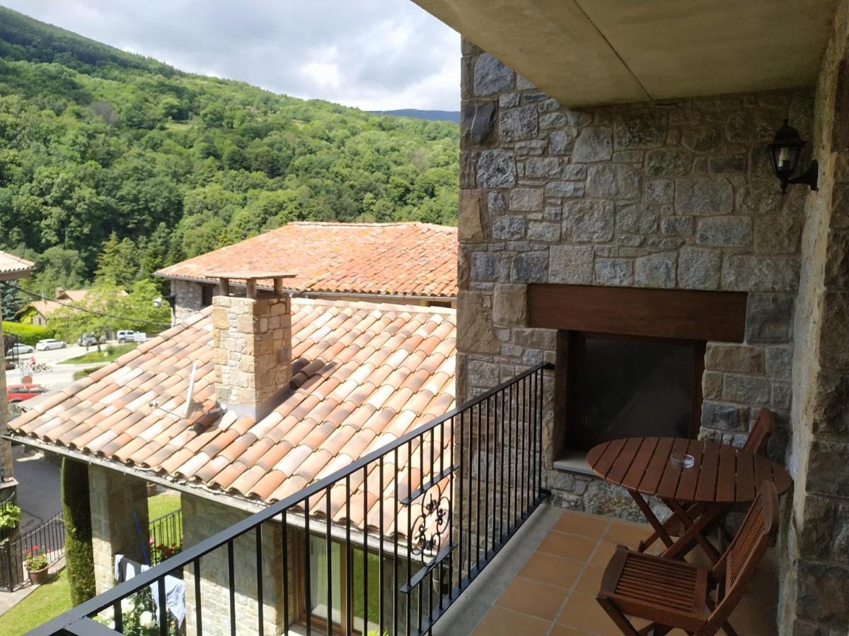 Hostal Cal Mestre Vilallonga de Ter Luaran gambar