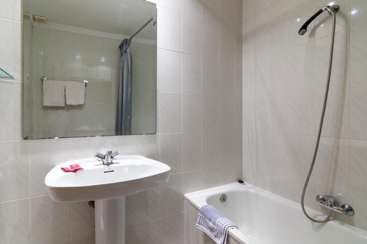 Hostal Cal Mestre Vilallonga de Ter Luaran gambar