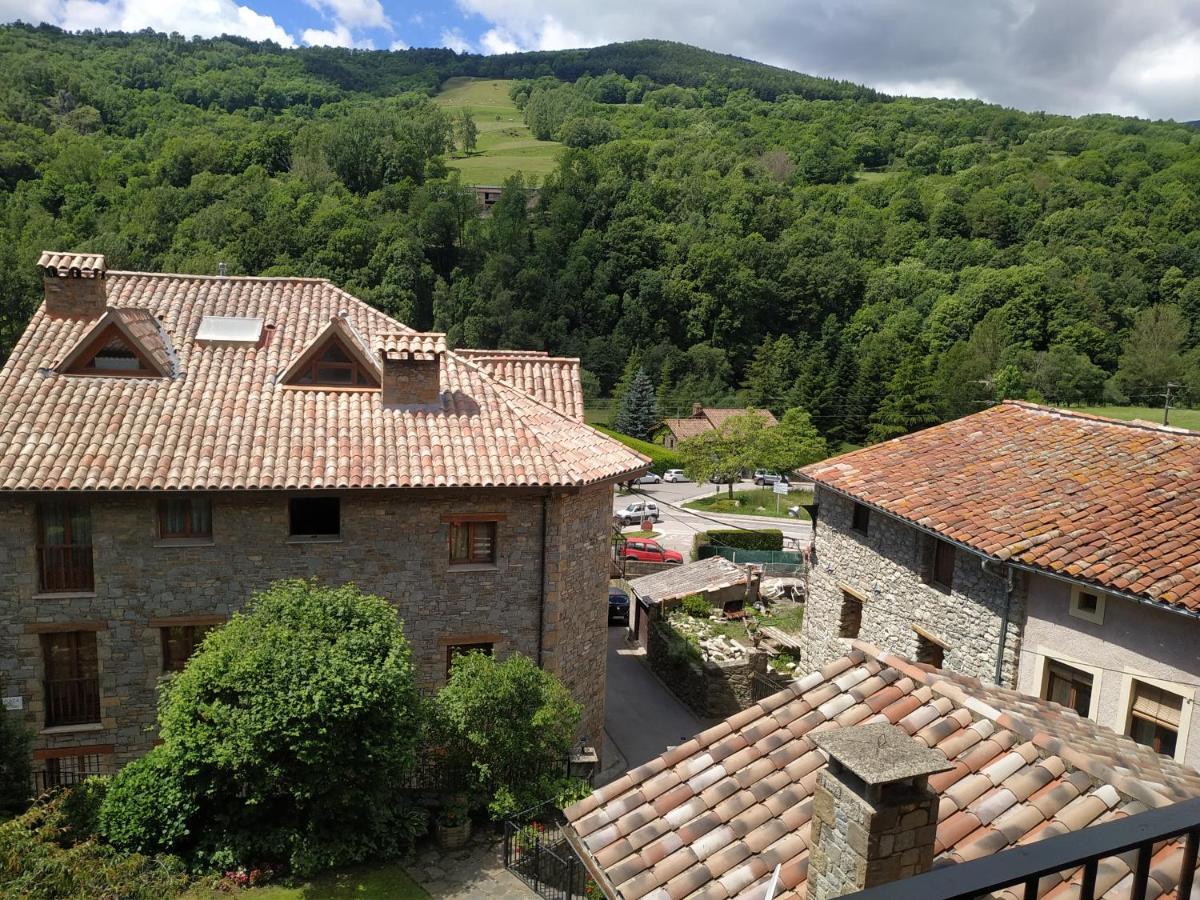 Hostal Cal Mestre Vilallonga de Ter Luaran gambar