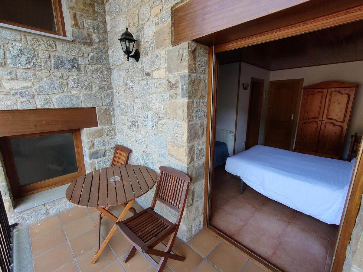 Hostal Cal Mestre Vilallonga de Ter Luaran gambar