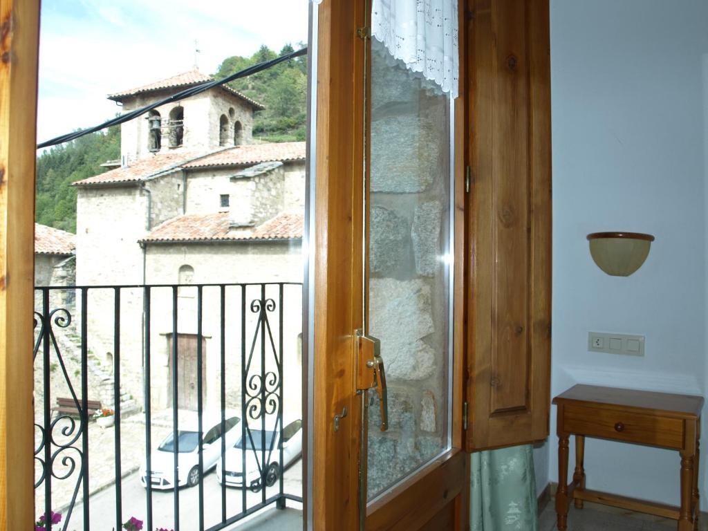 Hostal Cal Mestre Vilallonga de Ter Bilik gambar