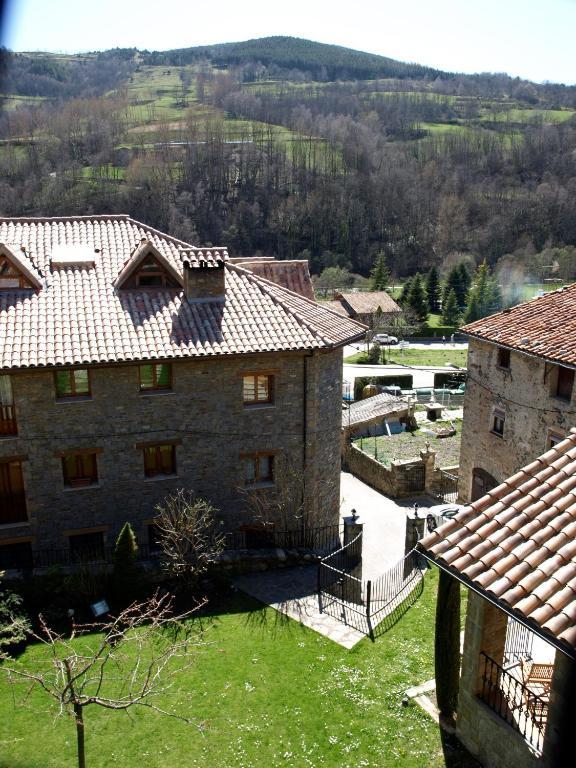 Hostal Cal Mestre Vilallonga de Ter Luaran gambar
